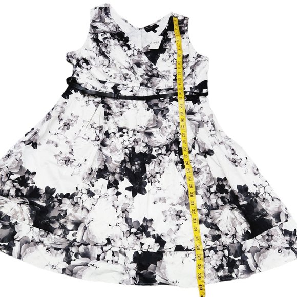 NWT Lane Bryant Black Gray White Floral Surplice Fit Flare Stretch w/ Belt 18 - Picture 10 of 10